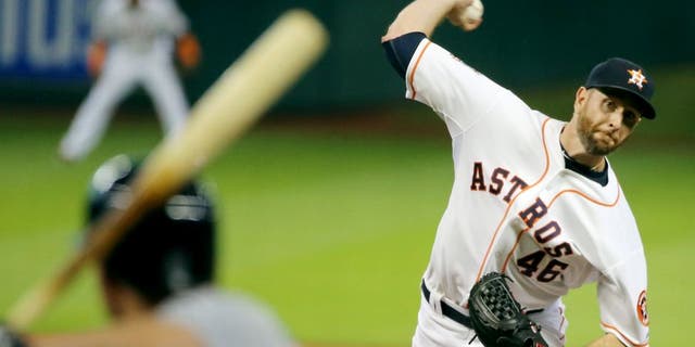 HOUSTON, TX - SEPTEMBER 01: Scott Feldman #46 of the Houston Astros throws a pitch in the first inning to Kyle Seager #15 of the Seattle Mariners during their game at Minute Maid Park on September 1, 2015 in Houston, Texas. (Photo by Scott Halleran/Getty Images)