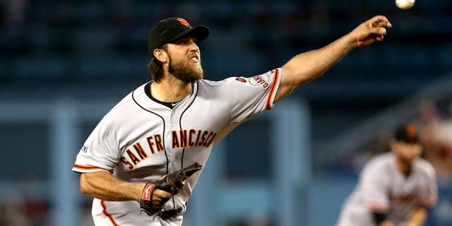 LOS ANGELES, CA - SEPTEMBER 01: Madison Bumgarner #40 of the San Francisco Giants throws a pitch against the Los Angeles Dodgers at Dodger Stadium on September 1, 2015 in Los Angeles, California (Photo by Stephen Dunn/Getty Images)
