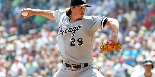MINNEAPOLIS, MN - SEPTEMBER 3: Chicago White Sox Jeff Samardzija #29 in the first inning during MLB game action against the Minnesota Twins on September 3, 2015 at Target Field in Minneapolis, Minnesota. (Photo by Andy Clayton-King/Getty Images)