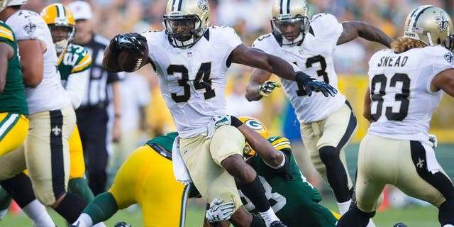 Sep 3, 2015; Green Bay, WI, USA; New Orleans Saints running back Tim Hightower (34) rushes with the football during the first quarter against the Green Bay Packers at Lambeau Field. Mandatory Credit: Jeff Hanisch-USA TODAY Sports