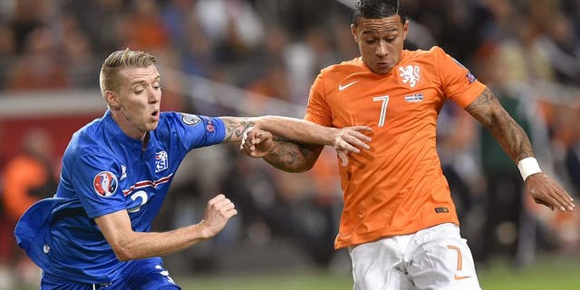 Iceland's defender Birkir Saevarsson (L) vies for the ball with Netherlands' Memphis Depay (R) during the UEFA Euro 2016 qualifying round football match between Netherlands and Iceland at the Arena Stadium, on September 3, 2015 in Amsterdam. AFP PHOTO / JOHN THYS (Photo credit should read JOHN THYS/AFP/Getty Images)