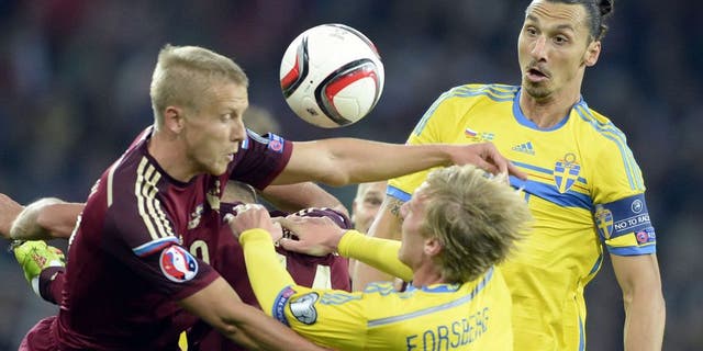 Sweden's forward Zlatan Ibrahimovic (R) and Sweden's midfielder Emil Forsberg (C) fight for the ball with Russia's midfielder Alan Dzagoev (L) during their UEFA Euro 2016 qualifying round Group G football match between Russia and Sweden at Otkrytie Arena in Moscow on September 5, 2015. AFP PHOTO / ALEXANDER NEMENOV (Photo credit should read ALEXANDER NEMENOV/AFP/Getty Images)