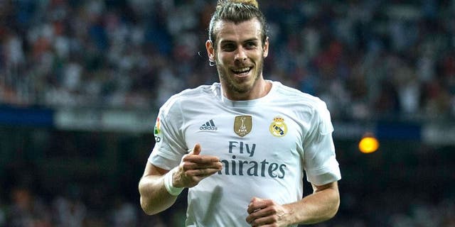 MADRID, SPAIN - AUGUST 29: Gareth Bale of Real Madrid CF celebrates scoring their fifth goal during the La Liga match between Real Madrid CF and Real Betis Balompie at Estadio Santiago Bernabeu on August 29, 2015 in Madrid, Spain. (Photo by Gonzalo Arroyo Moreno/Getty Images)