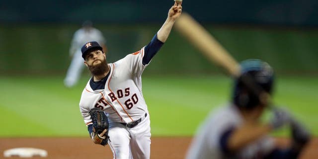 Sep 6, 2015; Houston, TX, USA; Houston Astros starting pitcher Dallas Keuchel (60) delivers a pitch during the fifth inning against the Minnesota Twins at Minute Maid Park. Mandatory Credit: Troy Taormina-USA TODAY Sports
