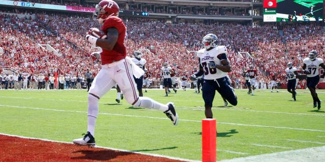 Sep 6, 2014; Tuscaloosa, AL, USA; Alabama Crimson Tide running back Kenyan Drake (17) scores against the Florida Atlantic Owls at Bryant-Denny Stadium. Mandatory Credit: Marvin Gentry-USA TODAY Sports