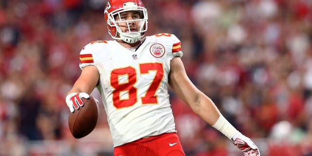 Kansas City Chiefs tight end Travis Kelce (87) against the Arizona Cardinals at University of Phoenix Stadium. The Cardinals defeated the Chiefs 17-14. (Mark J. Rebilas-USA TODAY Sports)