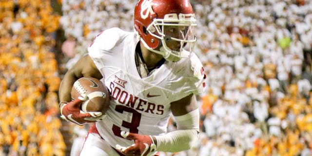 Sep 12, 2015; Knoxville, TN, USA; Oklahoma Sooners wide receiver Sterling Shepard (3) scores the winning touchdown in double overtime against the Tennessee Volunteers at Neyland Stadium. Oklahoma won in double overtime 31-24. Mandatory Credit: Randy Sartin-USA TODAY Sports