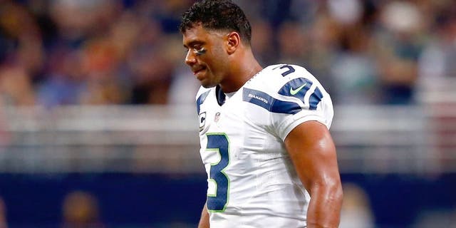 Mail-it-in Friday: Russell Wilson pemain NFL yang dinilai terlalu tinggi?
