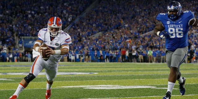 Sep 19, 2015; Lexington, KY, USA; Florida Gators quarterback Will Grier (7) runs for a touchdown against the Kentucky Wildcats in the first quarter at Commonwealth Stadium. Mandatory Credit: Mark Zerof-USA TODAY Sports