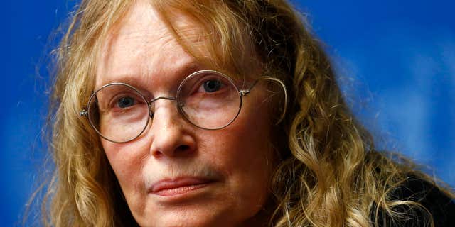 0922 mia farrow