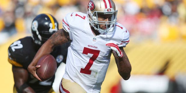 Sep 20, 2015; Pittsburgh, PA, USA; San Francisco 49ers quarterback Colin Kaepernick (7) scrambles with the ball as Pittsburgh Steelers outside linebacker James Harrison (92) chases during the fourth quarter at Heinz Field. The Steelers won 43-18. Mandatory Credit: Charles LeClaire-USA TODAY Sports
