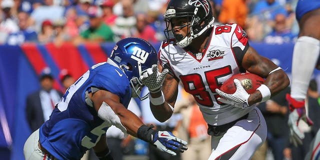 Sep 20, 2015; East Rutherford, NJ, USA; Atlanta Falcons wide receiver Leonard Hankerson (85) runs with the ball while New York Giants linebacker Devon Kennard (59) looks to make a tackle during the first half at MetLife Stadium. Mandatory Credit: Ed Mulholland-USA TODAY Sports
