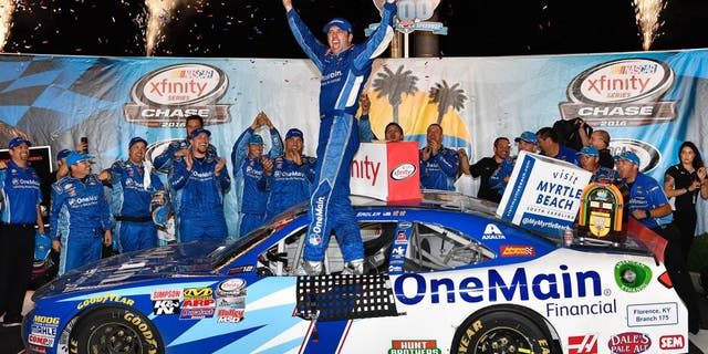 23-24 September, 2016, Sparta, Kentucky USA Elliott Sadler celebrates the win in victory lane ©2016, Scott R LePage LAT Photo USA