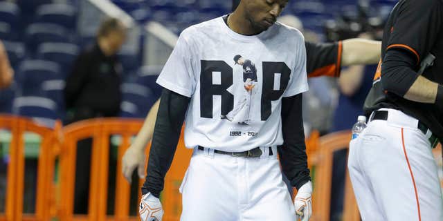 Miami Marlins second baseman Dee Gordon wears a T-shirt reading RIP in honor of pitcher Jose Fernandez during batting practice before a baseball game against the New York Mets, Monday, Sept. 26, 2016, in Miami.