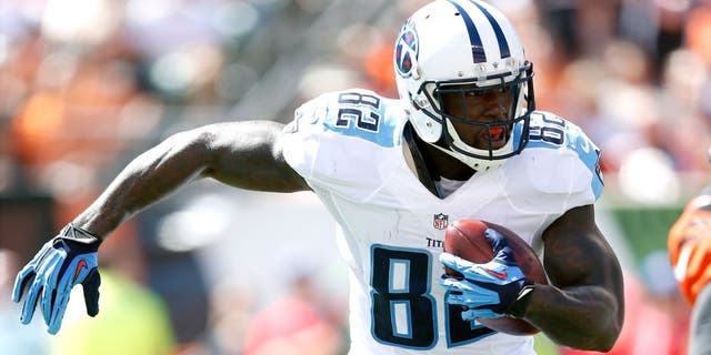 CINCINNATI, OH - SEPTEMBER 21: Delanie Walker #82 of the Tennessee Titans runs after a reception against the Cincinnati Bengals during the game at Paul Brown Stadium on September 21, 2014 in Cincinnati, Ohio. The Bengals defeated the Titans 33-7. (Photo by Joe Robbins/Getty Images) *** Local Caption *** Delanie Walker