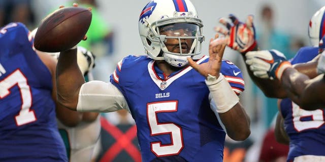 MIAMI GARDENS, FL - SEPTEMBER 27: Tyrod Taylor #5 of the Buffalo Bills passes during a game against the Miami Dolphins at Sun Life Stadium on September 27, 2015 in Miami Gardens, Florida. (Photo by Mike Ehrmann/Getty Images)