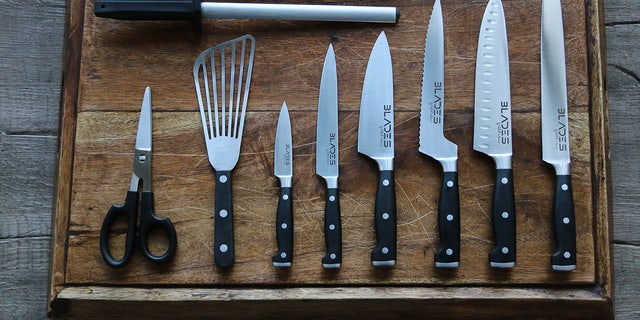 BLADES knife set
