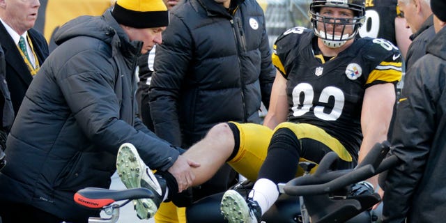 Pittsburgh Steelers tight end Heath Miller is examined by a team doctor late in the fourth quarter of an NFL football game against the Cincinnati Bengals in Pittsburgh, Sunday, Dec. 23, 2012. Miller left the game, which the Bengals won 13-10. (AP Photo/Gene J. Puskar)