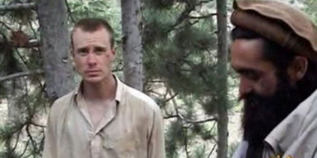 Bowe Bergdahl, 剩下, in a framegrab from Taliban video.