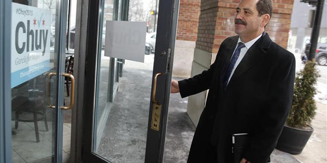 Jesus "Chuy" Garcia, the Mexican-born candidate for mayor of Chicago, seen arriving at his campaign headquarters, says that if he wins the city's all-Democratic mayoral runoff against incumbent Rahm Emanuel, it will have national repercussions for the Democratic Party. (Photo: EFE/File)
