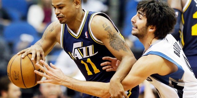 Earl Watson, left, playing for the Utah Jazz in 2013.