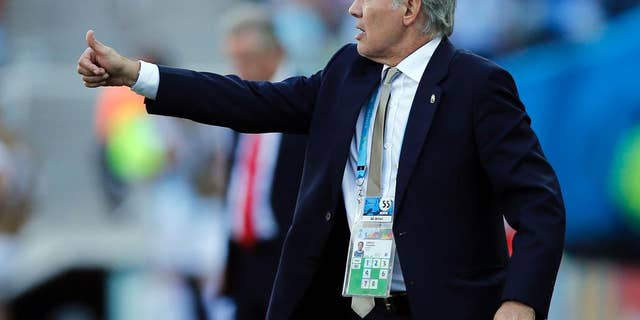 FILE - In this July 1, 2014, file photo, Argentina's head coach Alejandro Sabella signals to his players during the World Cup round of 16 soccer match between Argentina and Switzerland at the Itaquerao Stadium in Sao Paulo, Brazil. Sabella reported for several weeks to be ready to resign from the job and is expected to make it official on Wednesday July 30, 2014. (AP Photo/Victor R. Caivano, File)