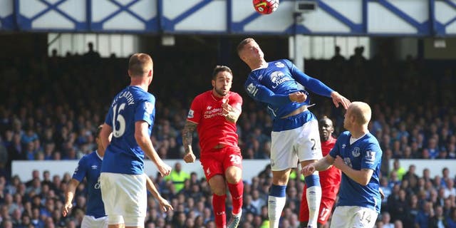 LIVERPOOL, ENGLAND - OCTOBER 04: Danny Ings of Liverpool scores Liverpool's first goal during the Barclays Premier League match between Everton and Liverpool at Goodison Park on October 4, 2015 in Liverpool, England. (Photo by Alex Livesey/Getty Images)