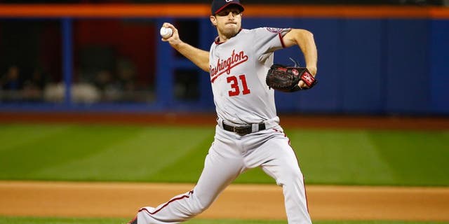 NEW YORK, NY - OCTOBER 03: Max Scherzer #31 of the Washington Nationals pitches against the New York Mets during their game at Citi Field on October 3, 2015 in New York City. (Photo by Al Bello/Getty Images)