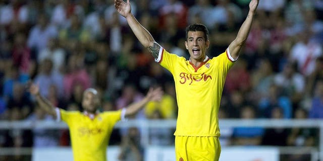 MADRID, SPAIN - SEPTEMBER 23: Luis hernandez Rodriguez of Real Sporting de Gijon protests during the La Liga match between Rayo Vallecano de Madrid and Real Sporting de Gijon at Estadio de Vallecas on September 23, 2015 in Madrid, Spain. (Photo by Gonzalo Arroyo Moreno/Getty Images)