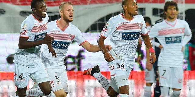 MODENA, ITALY - OCTOBER 03: Gabriel Silva of Carpi celebrates after scoring the opening goal during the Serie A match between Carpi FC and Torino FC at Alberto Braglia Stadium on October 3, 2015 in Modena, Italy. (Photo by Giuseppe Bellini/Getty Images)