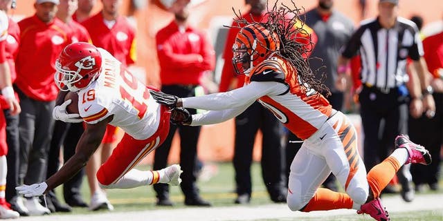 CINCINNATI, OH - OCTOBER 4: Reggie Nelson #20 of the Cincinnati Bengals knocks down Jeremy Maclin #19 of the Kansas City Chiefs after catching a pass during the second quarter at Paul Brown Stadium on October 4, 2015 in Cincinnati, Ohio. (Photo by Joe Robbins/Getty Images)