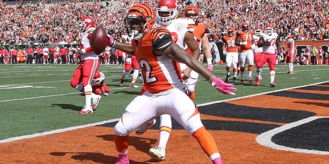 CINCINNATI, OH - OCTOBER 4: Jeremy Hill #32 of the Cincinnati Bengals celebrates after scoring a touchdown during the first quarter of the game against the Kansas City Chiefs at Paul Brown Stadium on October 4, 2015 in Cincinnati, Ohio. (Photo by John Grieshop/Getty Images)