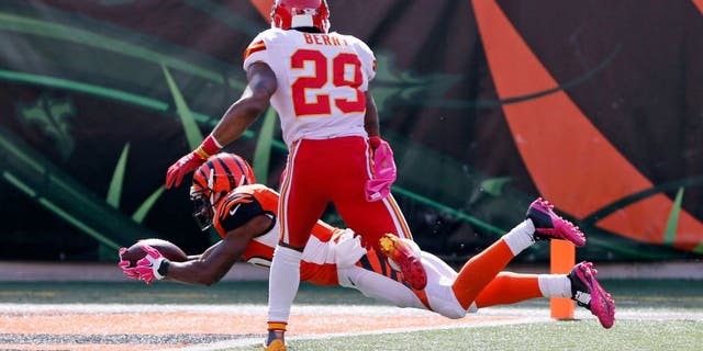 Oct 4, 2015; Cincinnati, OH, USA; Cincinnati Bengals wide receiver Brandon Tate (19) makes a catch for a touchdown on a pass from quarterback Andy Dalton (not pictured) as Kansas City Chiefs free safety Eric Berry (29) defends in the second half at Paul Brown Stadium. Mandatory Credit: Aaron Doster-USA TODAY Sports