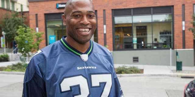 Seattle Seahawks Legend Shaun Alexander Delivers Seahawks Fans Groceries To Kick Off American Express' Support Of Blue Friday on September 25, 2015 in Seattle, Washington. (Photo by Mat Hayward/Getty Images for American Express)