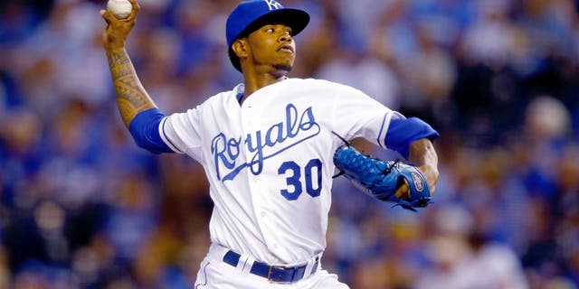 KANSAS CITY, MO - SEPTEMBER 23: Starting pitcher Yordano Ventura #30 of the Kansas City Royals pitches during the 1st inning of the game against the Seattle Mariners at Kauffman Stadium on September 23, 2015 in Kansas City, Missouri. (Photo by Jamie Squire/Getty Images)