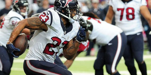ATLANTA, GA - OCTOBER 04: Arian Foster #23 of the Houston Texans runs the ball in the first half against the Atlanta Falcons at the Georgia Dome on October 4, 2015 in Atlanta, Georgia. (Photo by Scott Cunningham/Getty Images)