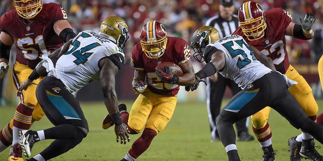 LANDOVER, MD - SEPTEMBER 3: Washington Redskins running back Chris Thompson (25) carries the ball for yardage during the fourth quarter in a NFL preseason game between the Washington Redskins and Jacksonville Jaguars at FedEx Field on September 3, 2015 in Landover, Md. (Photo by Ricky Carioti/The Washington Post via Getty Images)
