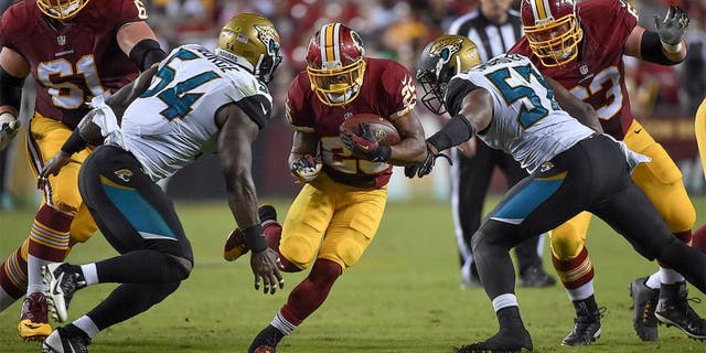 LANDOVER, MD - SEPTEMBER 3: Washington Redskins running back Chris Thompson (25) carries the ball for yardage during the fourth quarter in a NFL preseason game between the Washington Redskins and Jacksonville Jaguars at FedEx Field on September 3, 2015 in Landover, Md. (Photo by Ricky Carioti/The Washington Post via Getty Images)