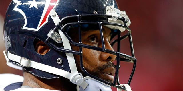 ATLANTA, GA - OCTOBER 04: Arian Foster #23 of the Houston Texans looks on from the sideline in the first half against the Atlanta Falcons at the Georgia Dome on October 4, 2015 in Atlanta, Georgia. (Photo by Kevin C. Cox/Getty Images)