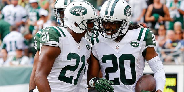 EAST RUTHERFORD, NJ - SEPTEMBER 13: (NEW YORK DAILIES OUT) Marcus Williams #20 of the New York Jets celebrates his interception against the Cleveland Browns with his teammate Marcus Gilchrist #21 on September 13, 2015 at MetLife Stadium in East Rutherford, New Jersey. The Jets defeated the Browns 31-10. (Photo by Jim McIsaac/Getty Images)