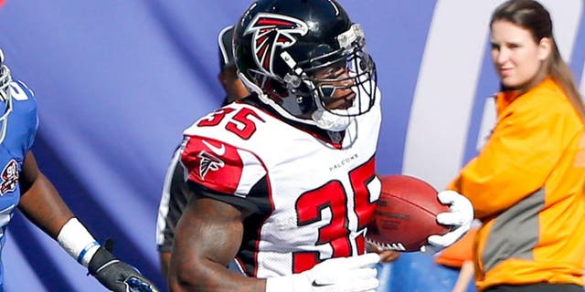 Oct 5, 2014; East Rutherford, NJ, USA; Atlanta Falcons running back Antone Smith (35) scores a touchdown past New York Giants cornerback Dominique Rodgers-Cromartie (21) in the 3rd quarter at MetLife Stadium. New York Giants defeat the Atlanta Falcons 30-20. Mandatory Credit: Jim O'Connor-USA TODAY Sports