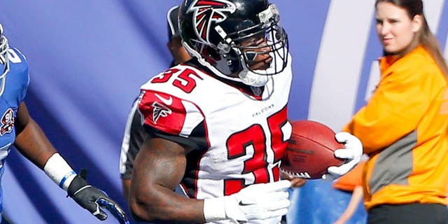 Oct 5, 2014; East Rutherford, NJ, USA; Atlanta Falcons running back Antone Smith (35) scores a touchdown past New York Giants cornerback Dominique Rodgers-Cromartie (21) in the 3rd quarter at MetLife Stadium. New York Giants defeat the Atlanta Falcons 30-20. Mandatory Credit: Jim O'Connor-USA TODAY Sports