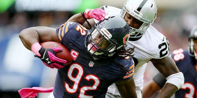 Oct 4, 2015; Chicago, IL, USA; Chicago Bears outside linebacker Pernell McPhee (92) intercepts a pass intended for Oakland Raiders running back Latavius Murray (28) during the second quarter at Soldier Field. Mandatory Credit: Jerry Lai-USA TODAY Sports