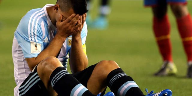 BUENOS AIRES, ARGENTINA - OCTOBER 08: Sergio Aguero, of Argentina, grimaces in pain after being injured during a match between Argentina and Ecuador as part of FIFA 2018 World Cup Qualifier at Monumental Antonio Vespucio Liberti Stadium on October 08, 2015 in Buenos Aires, Argentina. (Photo by Daniel Jayo/LatinContent/Getty Images)