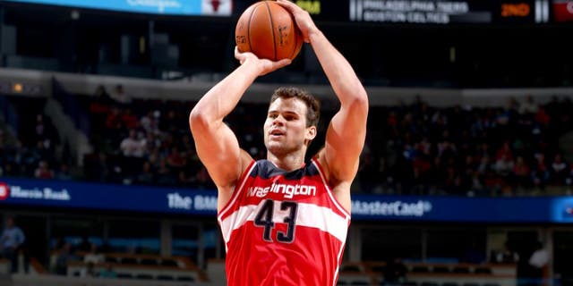 CHICAGO, IL - OCTOBER 6: Kris Humphries #43 of the Washington Wizards shoots against the Chicago Bulls on October 6, 2014 at the United Center in Chicago, Illinois. NOTE TO USER: User expressly acknowledges and agrees that, by downloading and or using this Photograph, user is consenting to the terms and conditions of the Getty Images License Agreement. Mandatory Copyright Notice: Copyright 2014 NBAE (Photo by Gary Dineen/NBAE via Getty Images)
