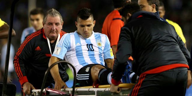 BUENOS AIRES, ARGENTINA - OCTOBER 08: Sergio Aguero, of Argentina, is carried out of the field after being injured during a match between Argentina and Ecuador as part of FIFA 2018 World Cup Qualifier at Monumental Antonio Vespucio Liberti Stadium on October 08, 2015 in Buenos Aires, Argentina. (Photo by Daniel Jayo/LatinContent/Getty Images)