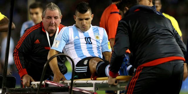BUENOS AIRES, ARGENTINA - OCTOBER 08: Sergio Aguero, of Argentina, is carried out of the field after being injured during a match between Argentina and Ecuador as part of FIFA 2018 World Cup Qualifier at Monumental Antonio Vespucio Liberti Stadium on October 08, 2015 in Buenos Aires, Argentina. (Photo by Daniel Jayo/LatinContent/Getty Images)