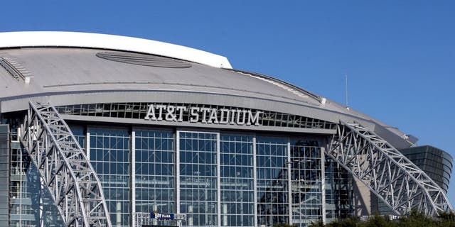ARLINGTON, TX - SEPTEMBER 13: A general view of AT&T Stadium before a game between the New York Giants and the Dallas Cowboys on September 13, 2015 in Arlington, Texas. (Photo by Ronald Martinez/Getty Images)