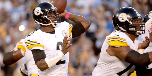 SAN DIEGO, CA - OCTOBER 12: Quarterback Mike Vick #2 of the Pittsburgh Steelers looks to pass against the San Diego Chargers defense at Qualcomm Stadium on October 12, 2015 in San Diego, California. (Photo by Donald Miralle/Getty Images)