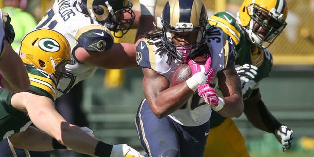 GREEN BAY, WI - OCTOBER 11: Todd Gurley #30 of the St. Louis Rams carries the football against the Green Bay Packers in the second quarter at Lambeau Field on October 11, 2015 in Green Bay, Wisconsin. (Photo by Jonathan Daniel/Getty Images)